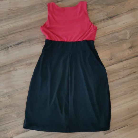 Beautiful beaded neck dress WITH POCKETS - Picture 5 of 6